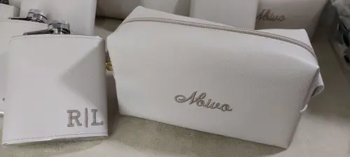 Kit Padrinho Nécessaire e Cantil em Couro.