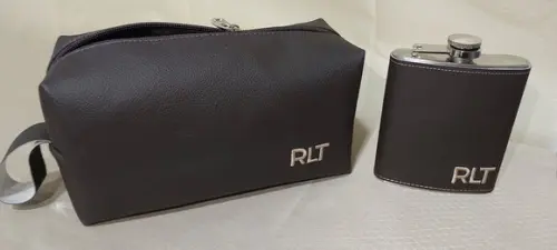 Kit Padrinho Nécessaire G e Cantil em Couro.
