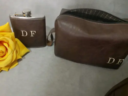 Necessaire e cantil em couro personalizado