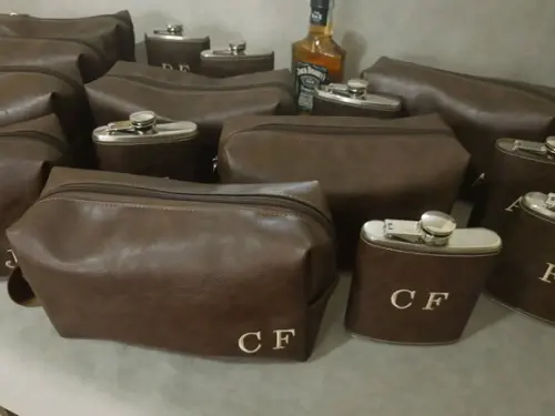 Necessaire e cantil em couro personalizado