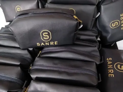 Necessaire em Couro com Logo Bordado Corporativo