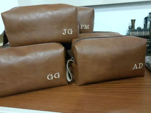 Necessaire em Couro Diversas Cores