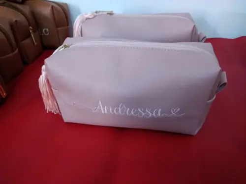 Necessaire em couro personalizada