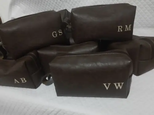 Necessaire em couro personalizada