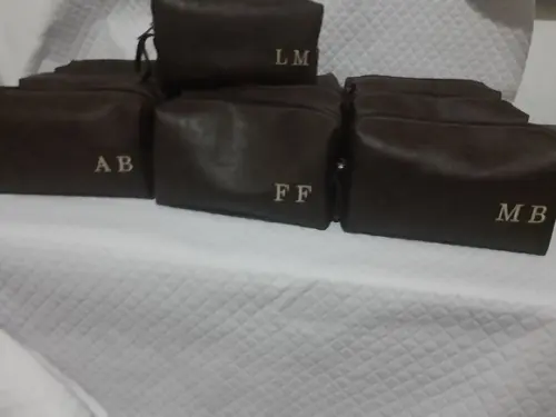 Necessaire em couro personalizada