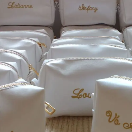 Necessaire em couro personalizada