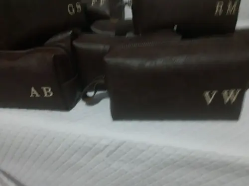 Necessaire em couro personalizada