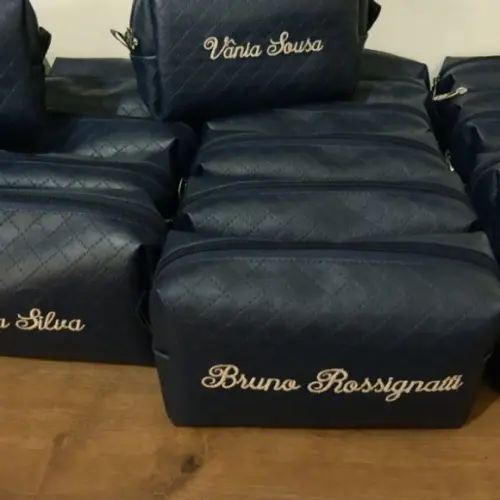 Necessaire em couro personalizada
