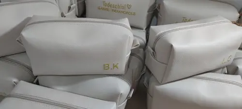 Necessaire em Couro Personalizada