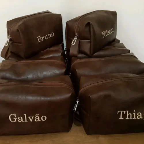 Necessaire em couro personalizada