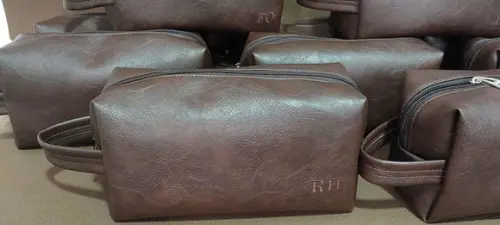 Necessaire em Couro Personalizada