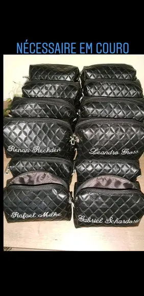 Necessaire em couro personalizada com no