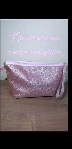 Necessaire em couro personalizada com no