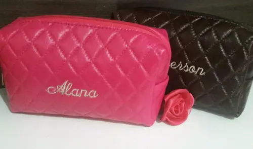 Necessaire em couro personalizada com no