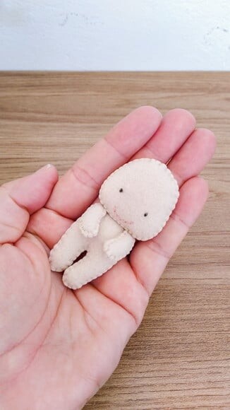 Boneca Grávida em Feltro com Barriga Transparente - 40cm