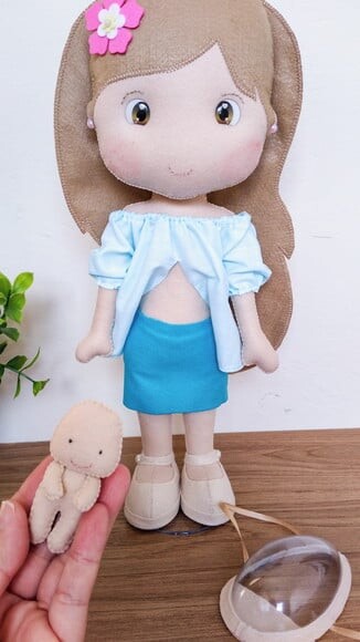 Boneca Grávida em Feltro com Barriga Transparente - 40cm