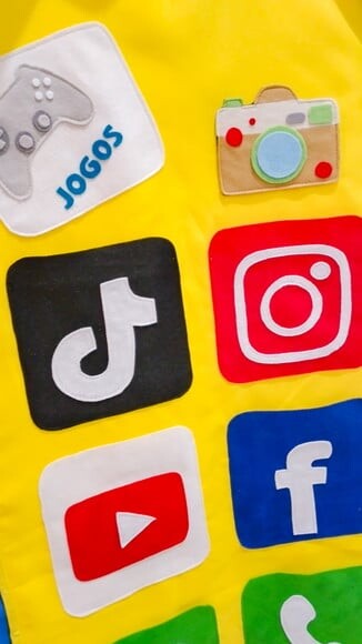 Recurso Visual Celular - Redes Sociais