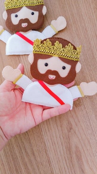 Broche Jesus em Feltro