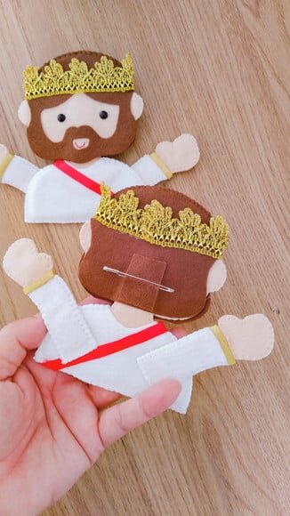 Broche Jesus em Feltro