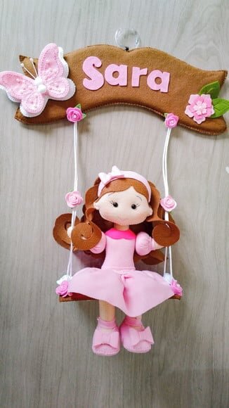 Enfeite de Porta Maternidade Menina Balanço