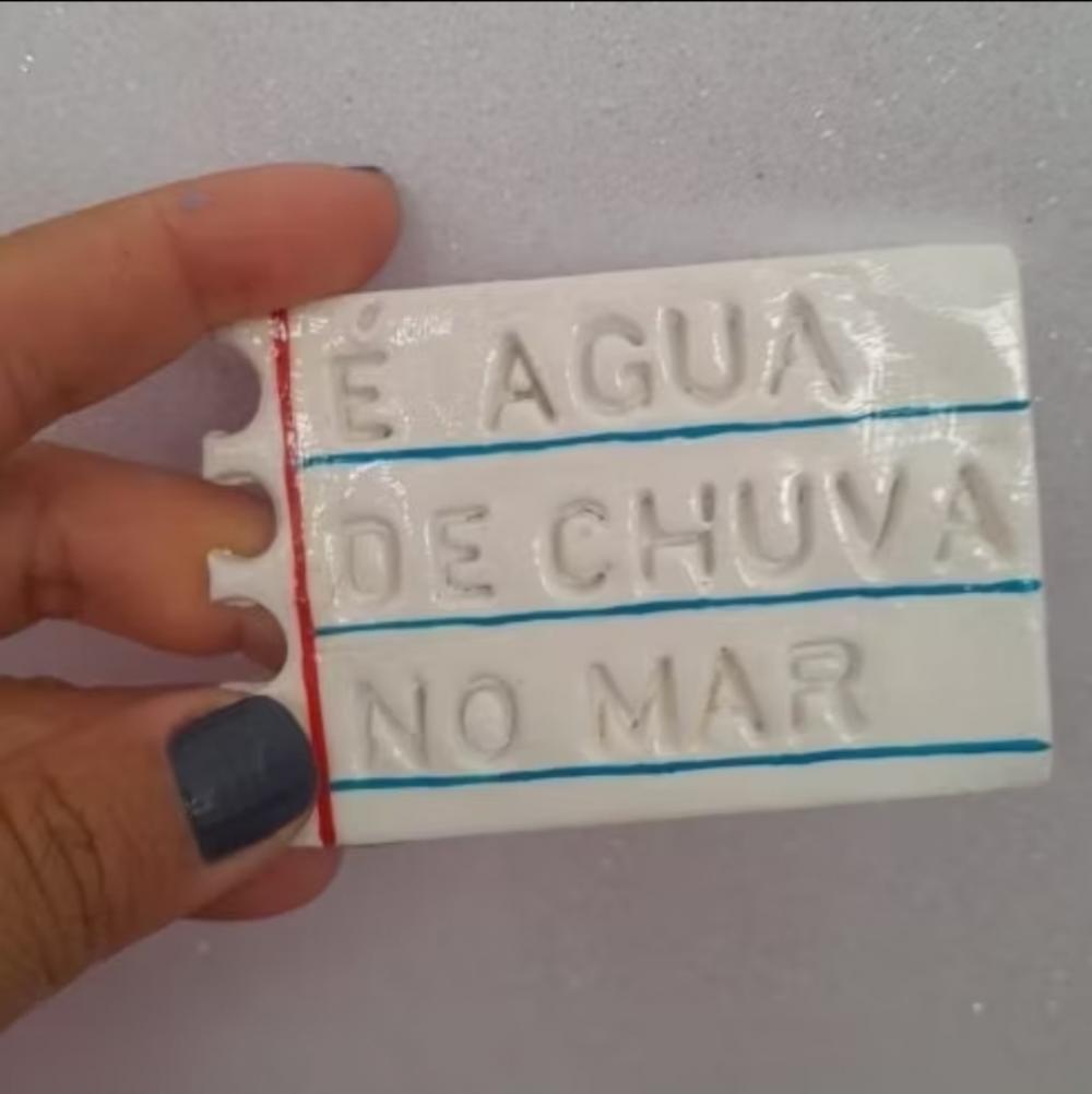 🌊 Ímã/placa decorativa “É água de chuva no mar” – Ce