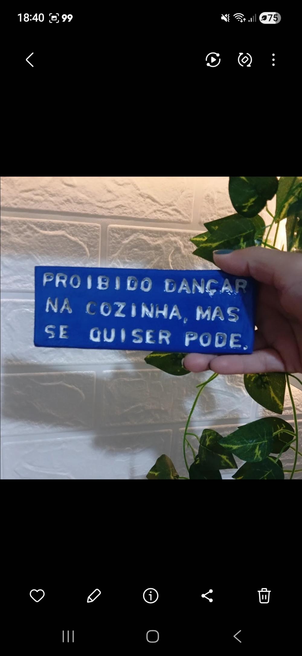 Plaquinha Decorativa Artesanal “Proibido Dançar na Cozinha” 