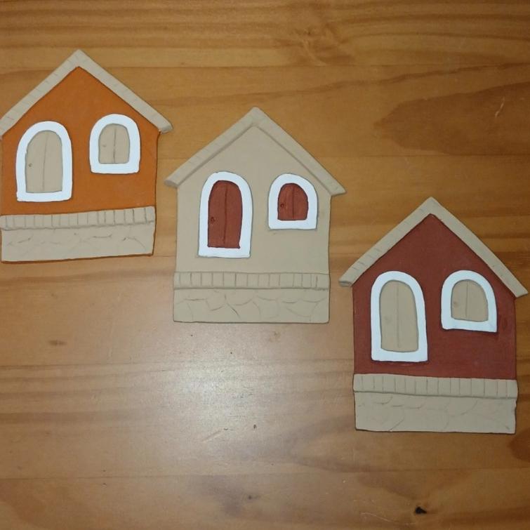 Kit 3 Casinhas Decorativas em Cerâmica Fria Artesanal – Decora