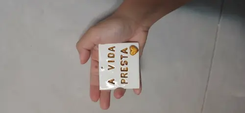 Ímã de Geladeira Decorativo em Cerâmica Artesanal
