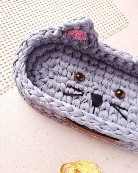 Porta-óculos Gato em crochê com fio de malha