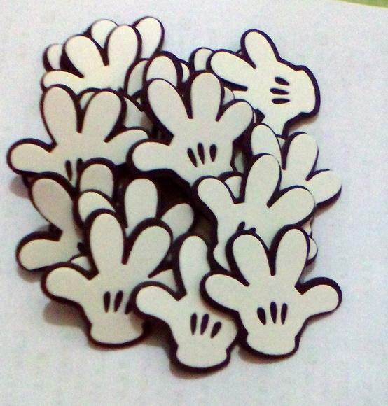 Luva do Mickey vazada em eva