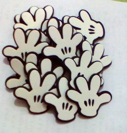 Luva do Mickey vazada em eva