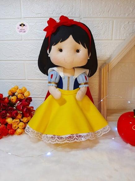 Boneca Branca de Neve em Feltro 35cm
