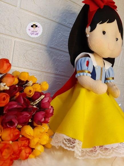 Boneca Branca de Neve em Feltro 35cm