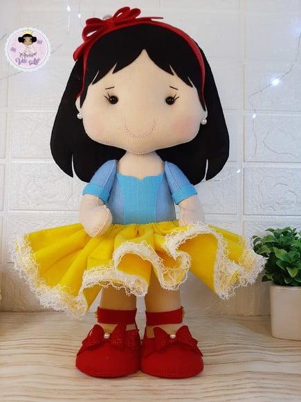 Boneca Branca de Neve em Feltro 35cm