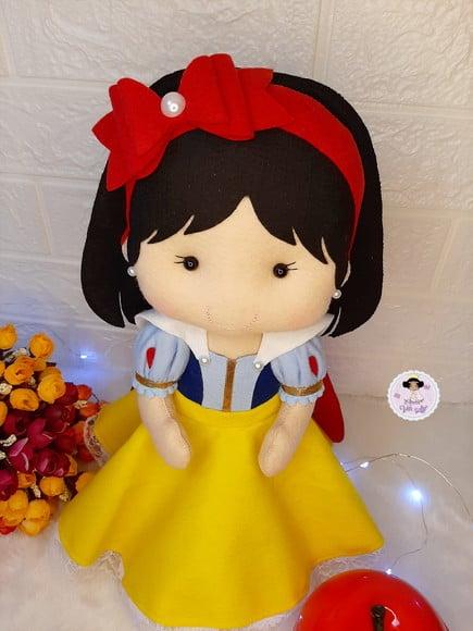 Boneca Branca de Neve em Feltro 35cm