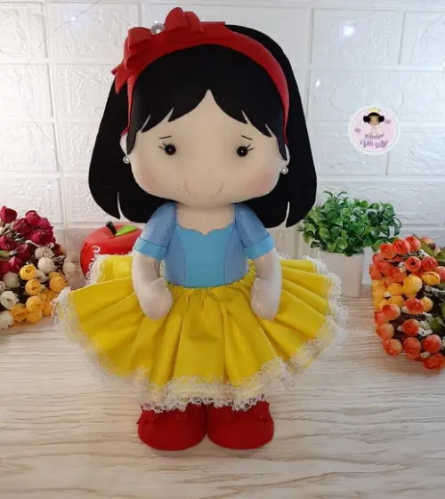 Boneca Branca de Neve em Feltro 35cm