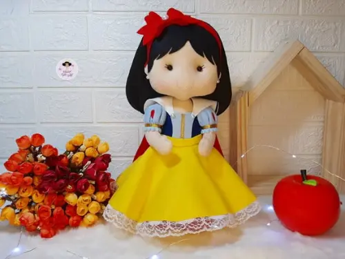Boneca Branca de Neve em Feltro 35cm