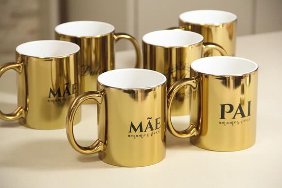 Caneca dourada espelhada