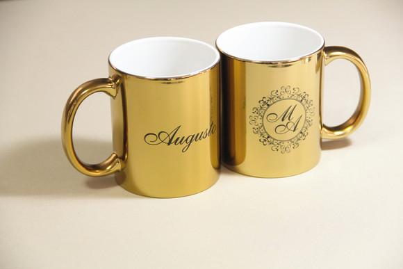 Caneca dourada espelhada