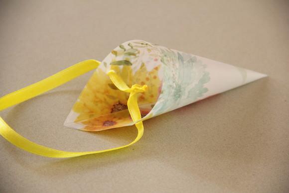 Cone para pétalas