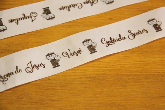 Fita nomes para a barra do vestido de noiva