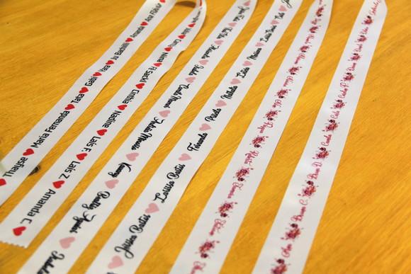 Fita nomes para a barra do vestido de noiva