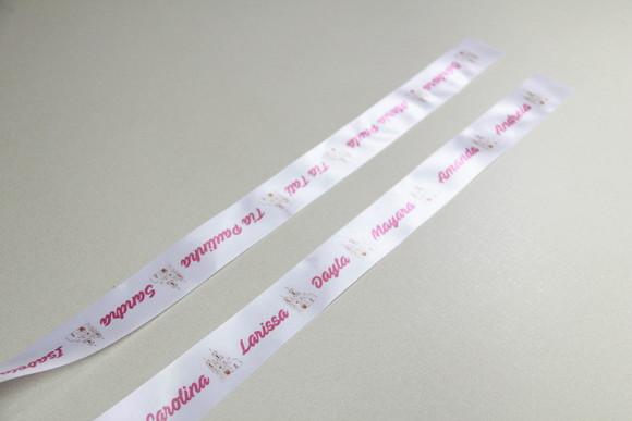 Fita nomes para a barra do vestido de noiva