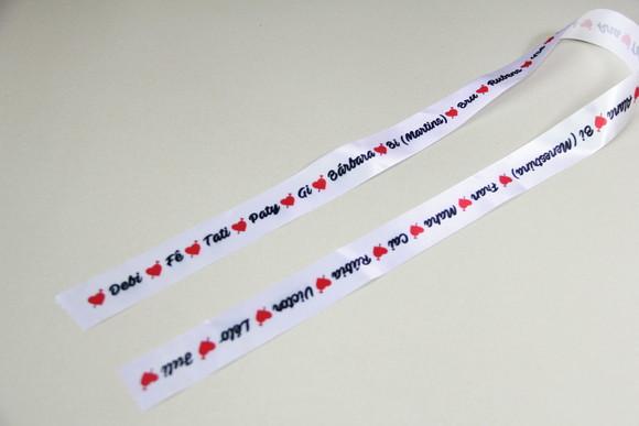 Fita nomes para a barra do vestido de noiva