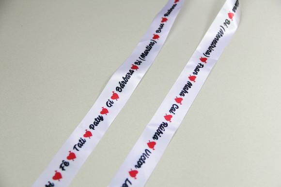 Fita nomes para a barra do vestido de noiva