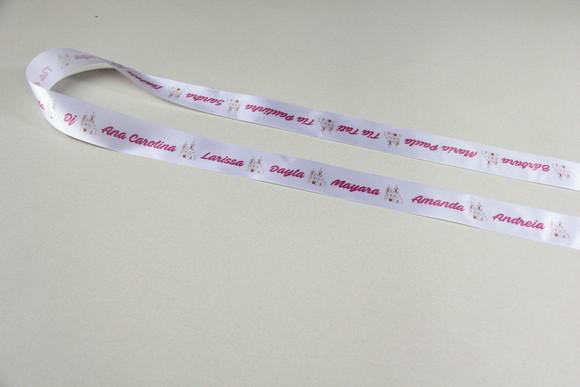 Fita nomes para a barra do vestido de noiva