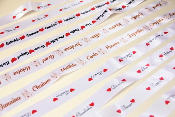 Fita nomes para a barra do vestido de noiva