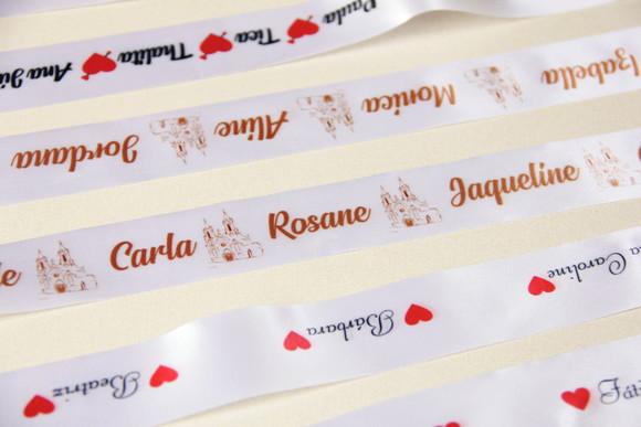 Fita nomes para a barra do vestido de noiva