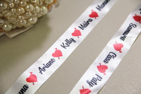 Fita nomes para a barra do vestido de noiva
