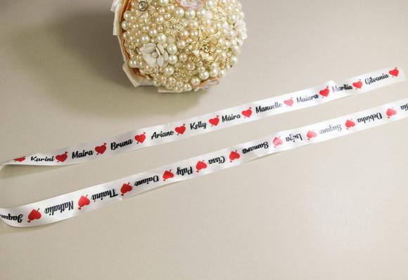 Fita nomes para a barra do vestido de noiva